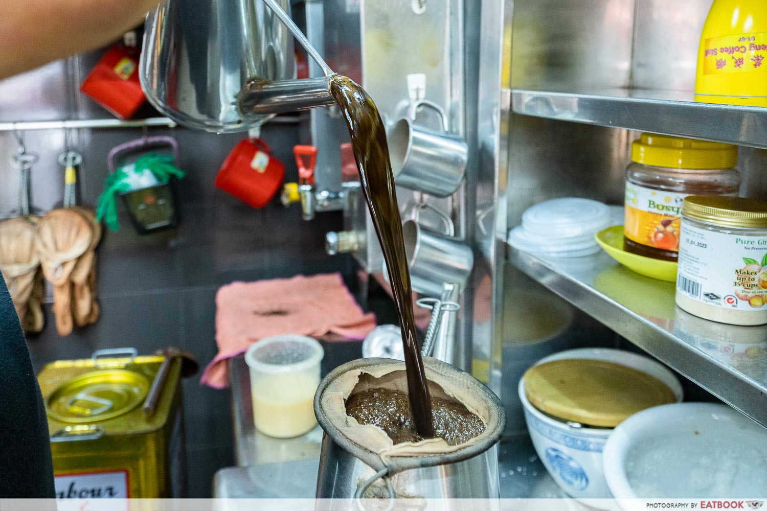 soon seng coffee pouring best kopi singapore