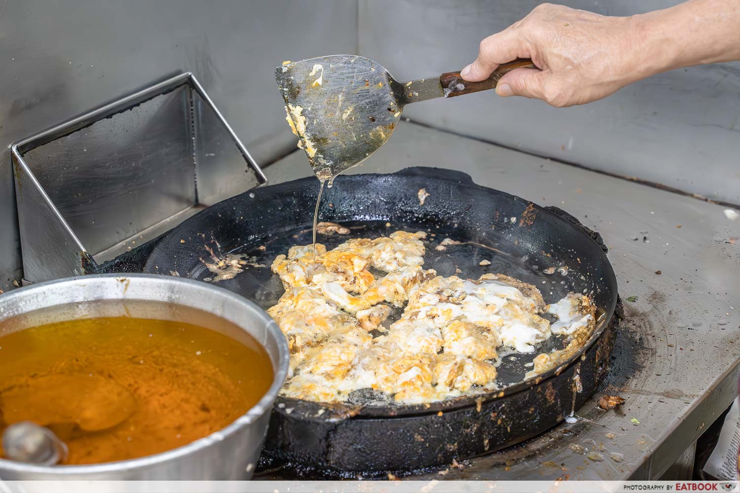 lims-fried-oyster-cooking